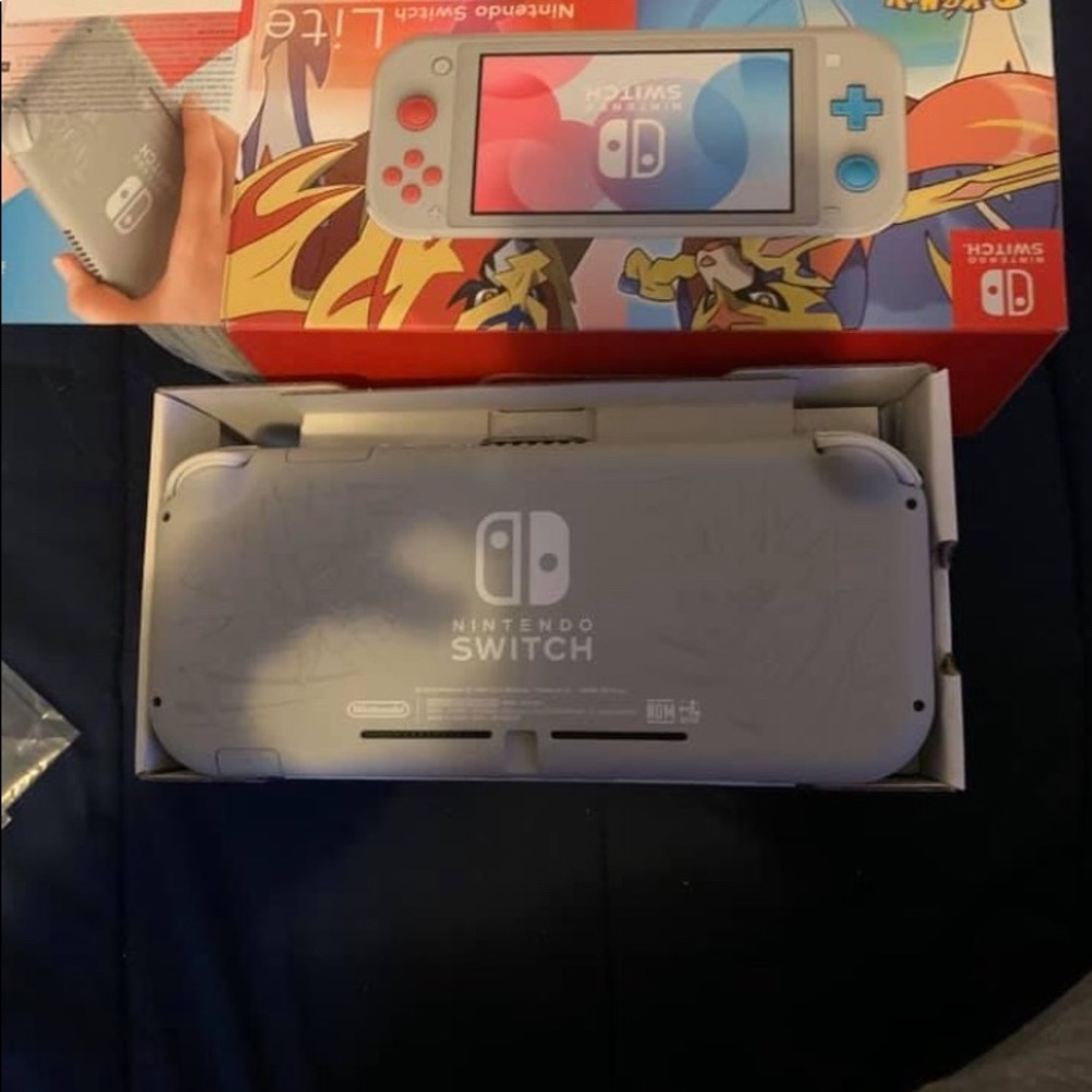 Nintendo Switch - Picture 6 of 8